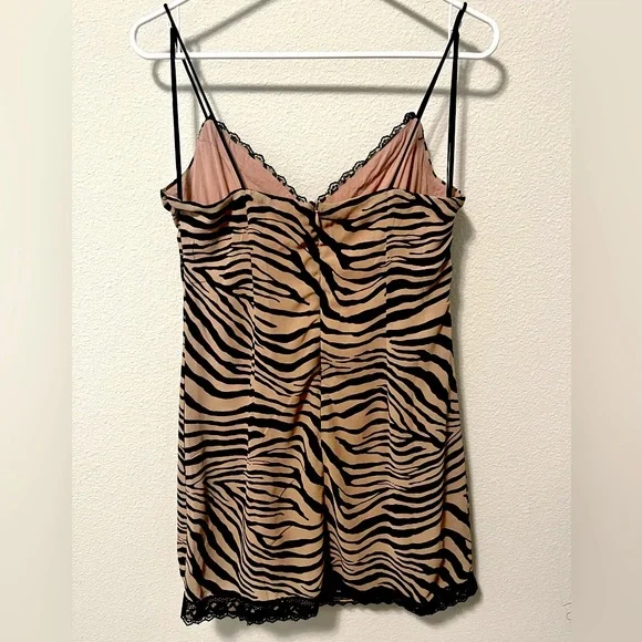 Princess Polly Dress! Super cute design, just didn’t fit me unfortunately! - Picture 3 of 4